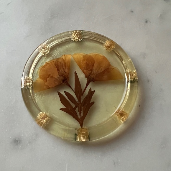 Vintage Lucite pressed dried Flowers coasters set of 5 - Picture 3 of 8